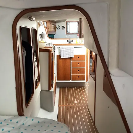 Merak Ботель